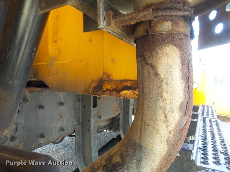 image for item DC7435 2002 International 4900 dump truck