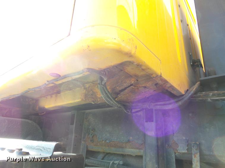 image for item DC7435 2002 International 4900 dump truck