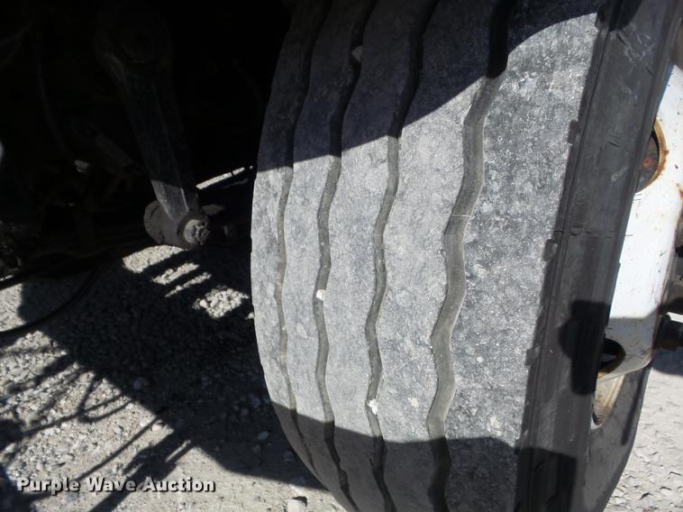 image for item DC7435 2002 International 4900 dump truck