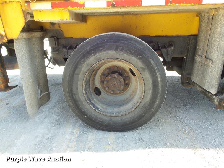 image for item DC7435 2002 International 4900 dump truck