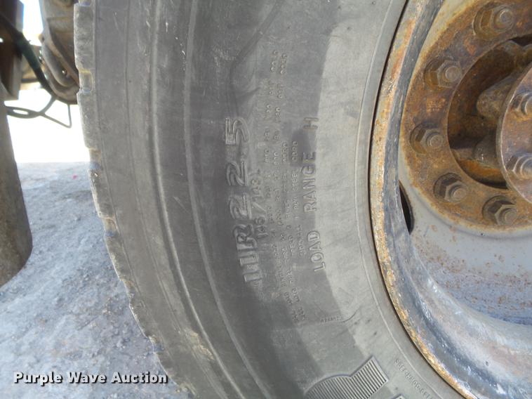 image for item DC7435 2002 International 4900 dump truck