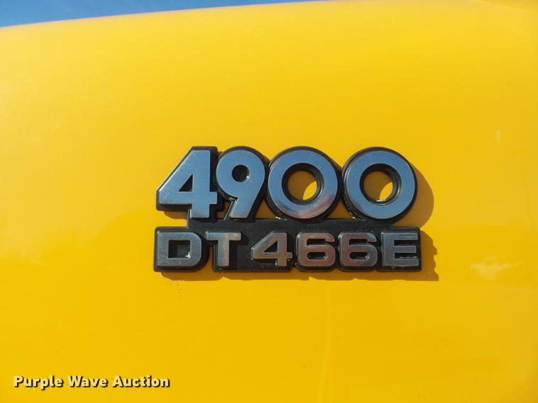 image for item DC7435 2002 International 4900 dump truck