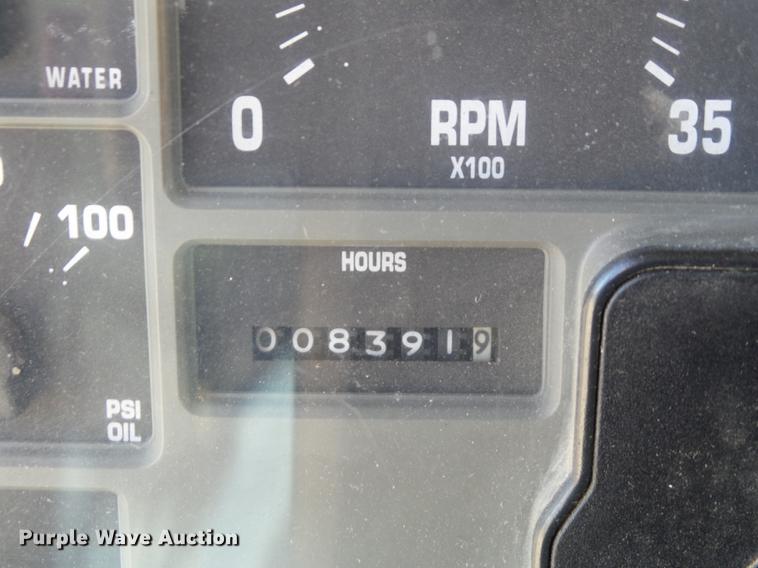 image for item DC7437 1999 International 4900 truck cab and chassis