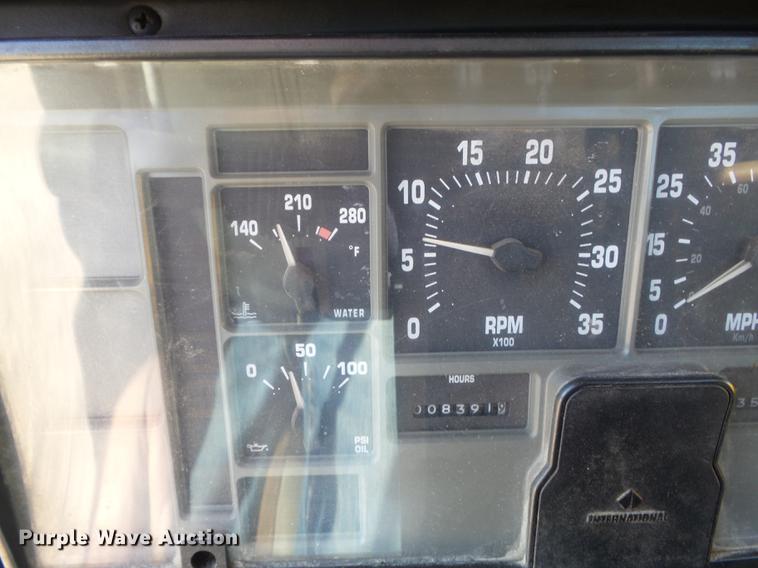 image for item DC7437 1999 International 4900 truck cab and chassis