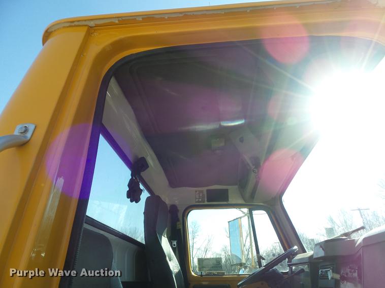 image for item DC7437 1999 International 4900 truck cab and chassis