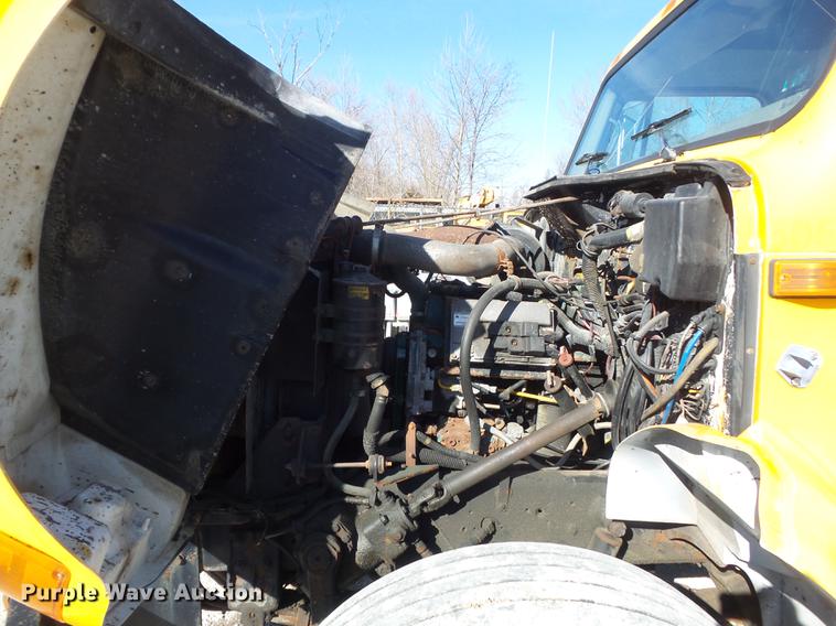 image for item DC7437 1999 International 4900 truck cab and chassis