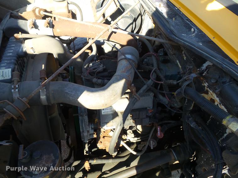 image for item DC7437 1999 International 4900 truck cab and chassis