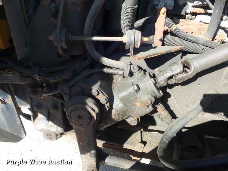 image for item DC7437 1999 International 4900 truck cab and chassis