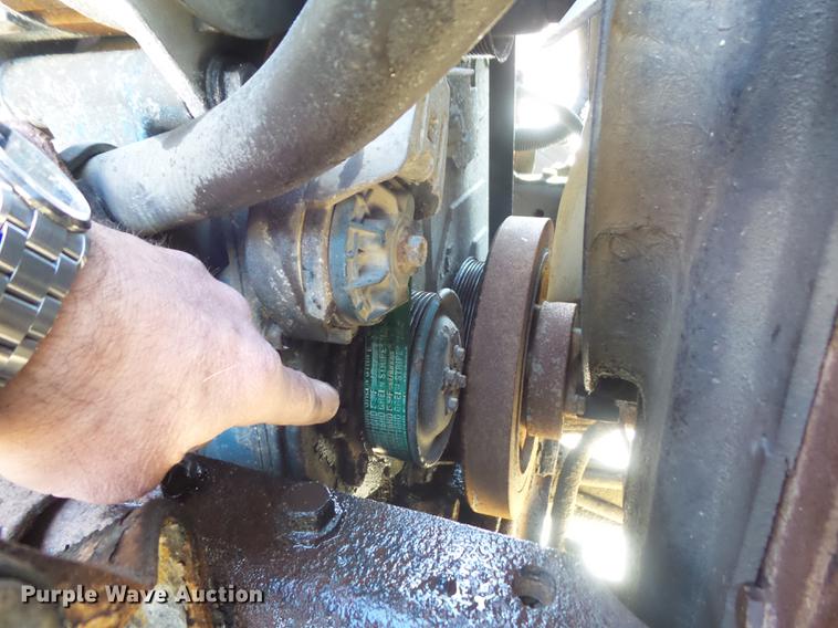 image for item DC7437 1999 International 4900 truck cab and chassis