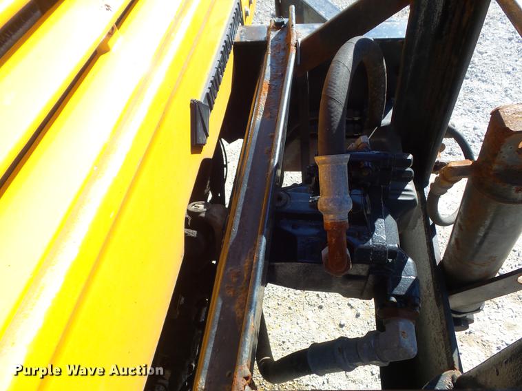 image for item DC7437 1999 International 4900 truck cab and chassis