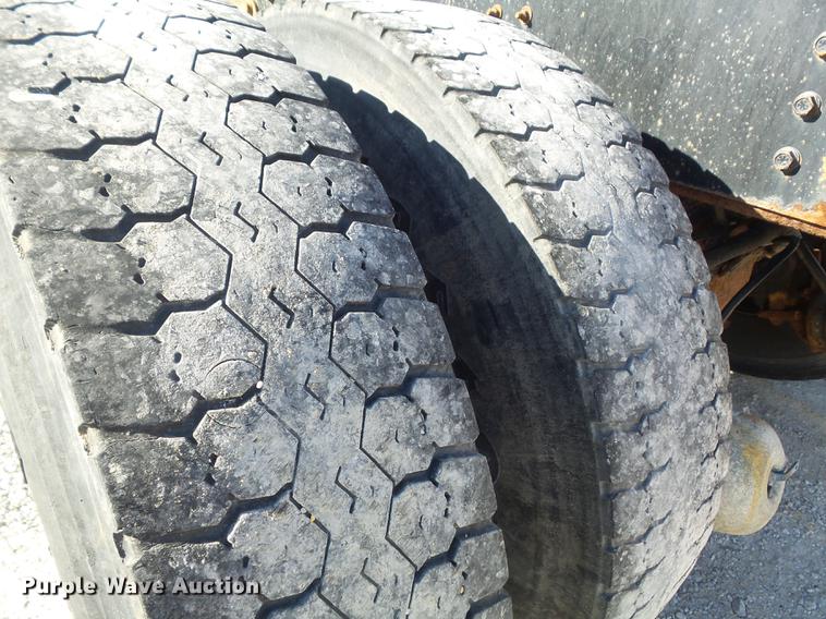 image for item DC7437 1999 International 4900 truck cab and chassis