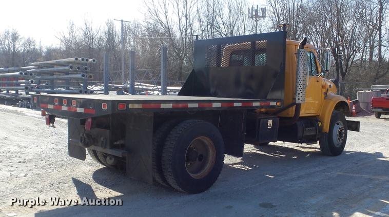 image for item DC7438 2000 International 4900 flatbed truck