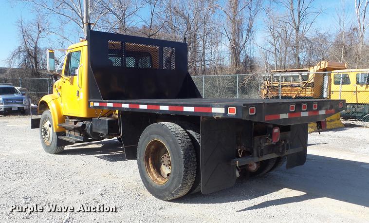 image for item DC7438 2000 International 4900 flatbed truck