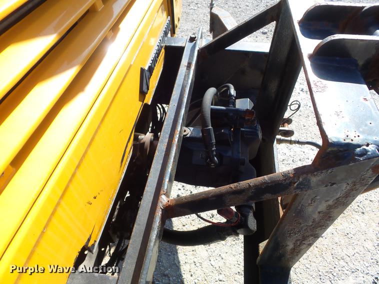 image for item DC7438 2000 International 4900 flatbed truck