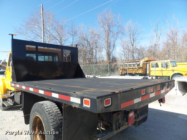 image for item DC7438 2000 International 4900 flatbed truck