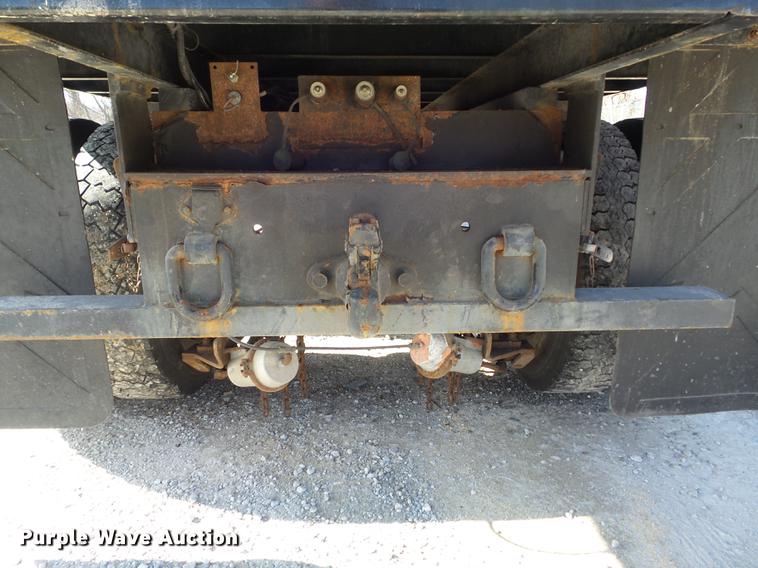 image for item DC7438 2000 International 4900 flatbed truck