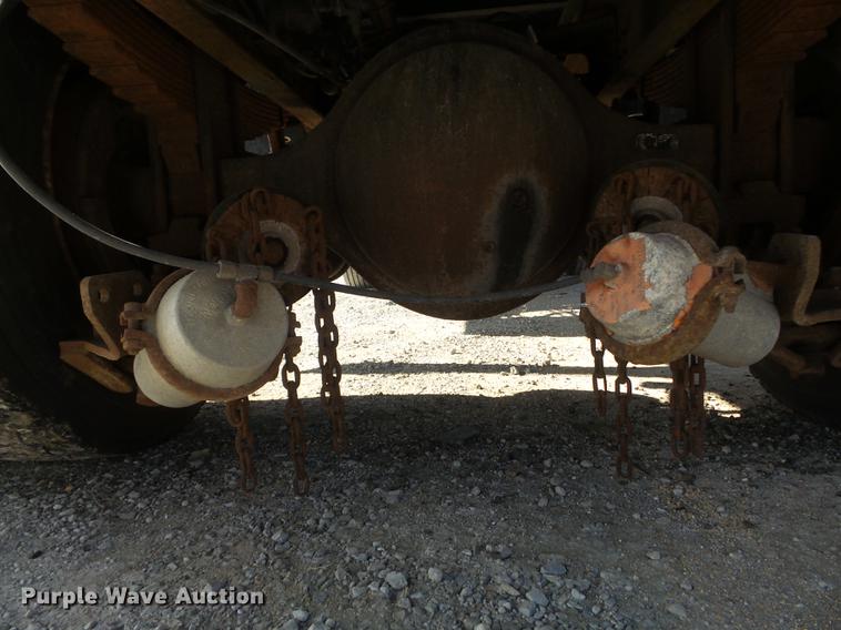 image for item DC7438 2000 International 4900 flatbed truck