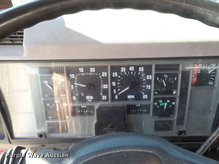 image for item DC7438 2000 International 4900 flatbed truck