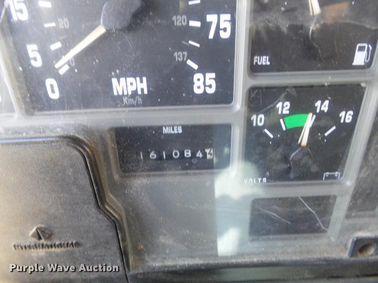 image for item DC7438 2000 International 4900 flatbed truck