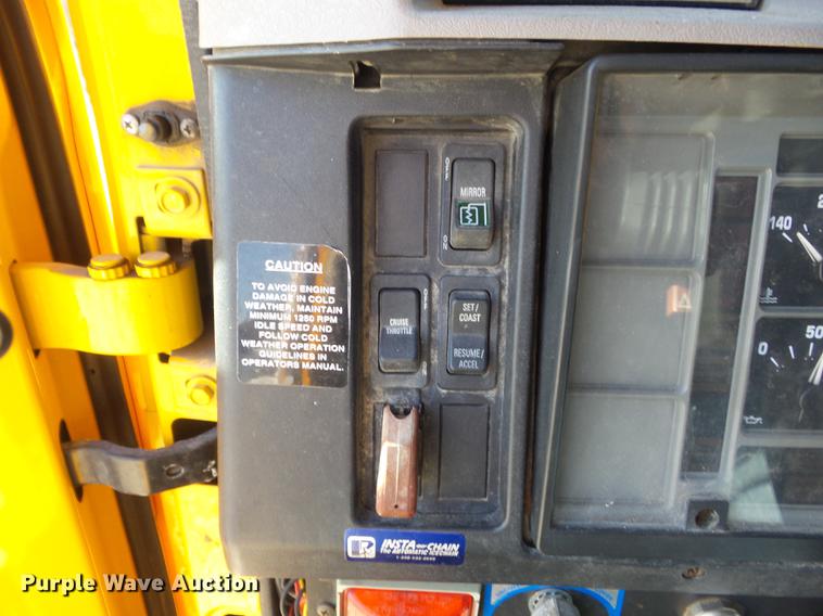 image for item DC7438 2000 International 4900 flatbed truck