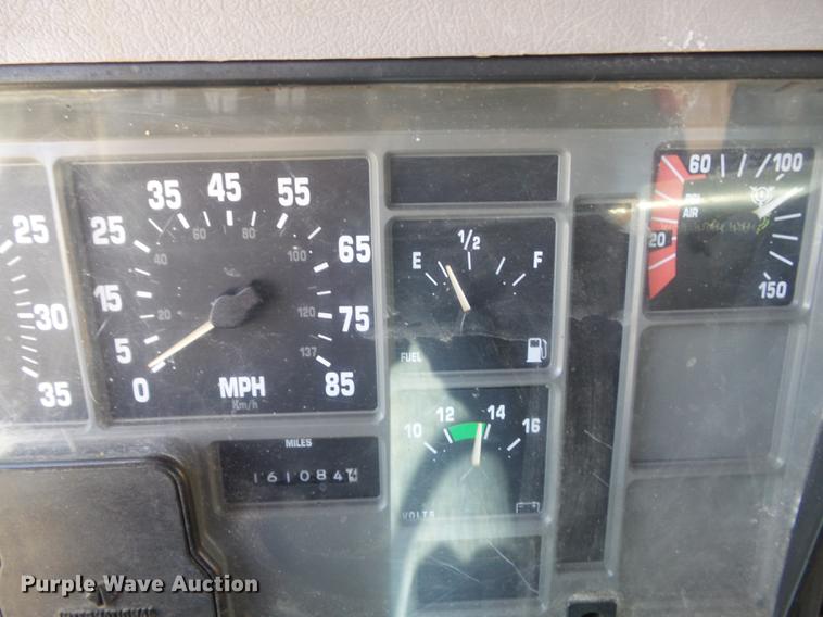 image for item DC7438 2000 International 4900 flatbed truck