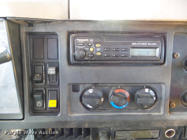 image for item DC7438 2000 International 4900 flatbed truck