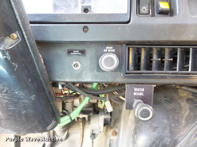 image for item DC7438 2000 International 4900 flatbed truck