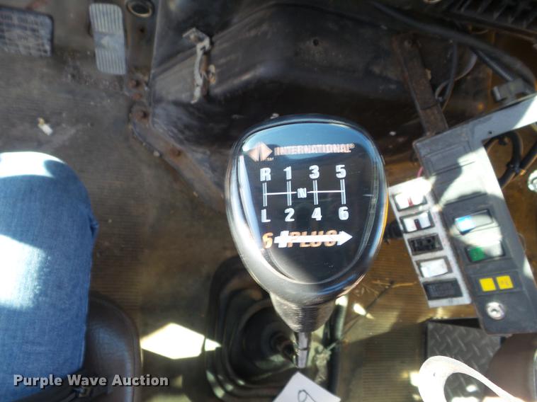 image for item DC7438 2000 International 4900 flatbed truck