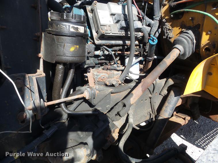 image for item DC7438 2000 International 4900 flatbed truck