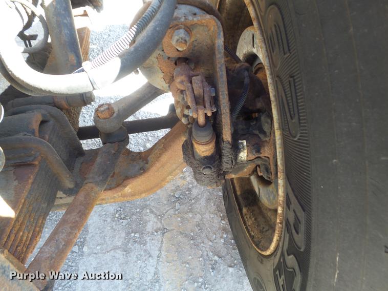 image for item DC7438 2000 International 4900 flatbed truck