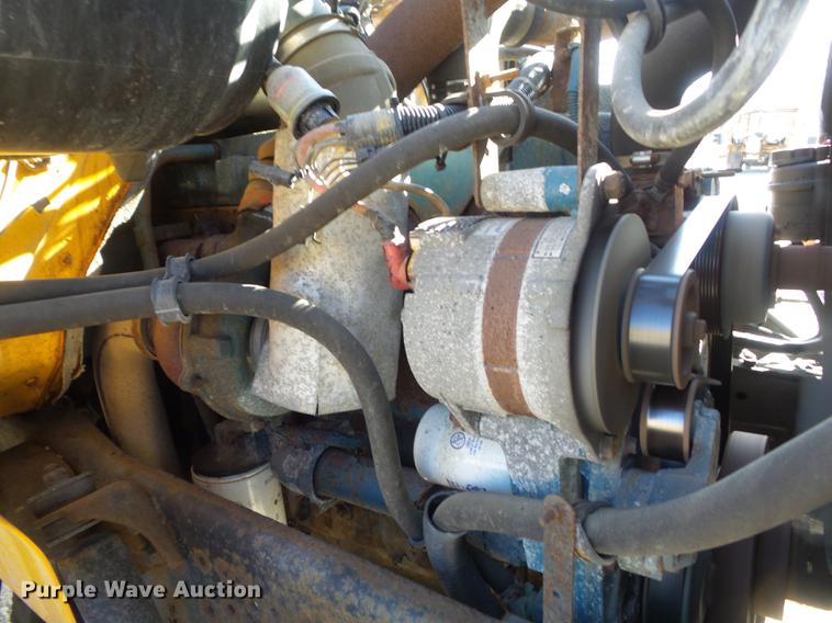 image for item DC7438 2000 International 4900 flatbed truck