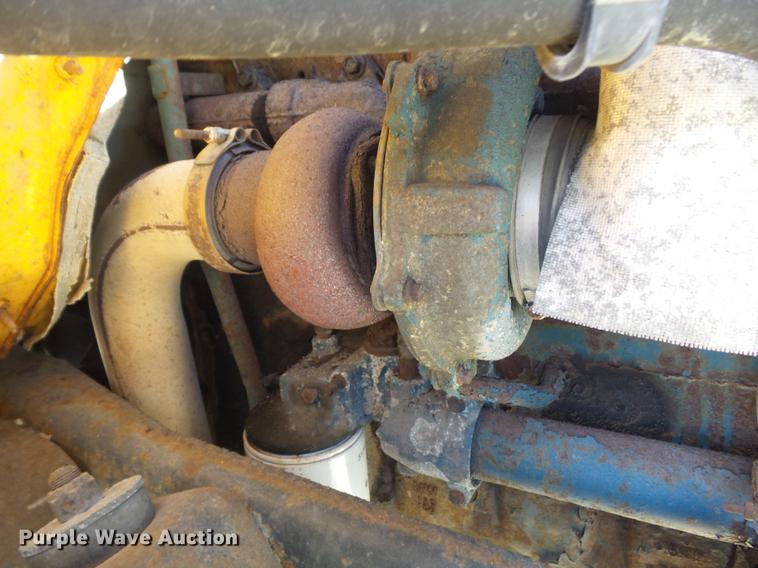 image for item DC7438 2000 International 4900 flatbed truck