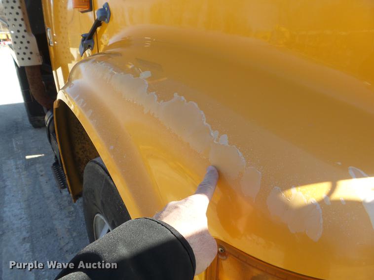 image for item DC7438 2000 International 4900 flatbed truck