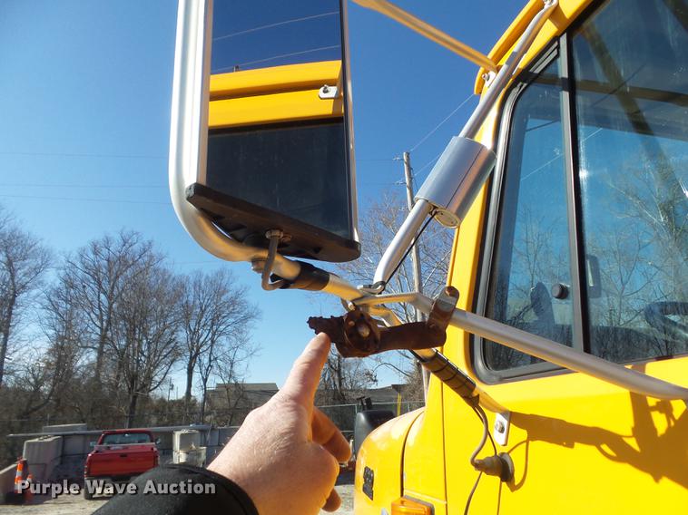 image for item DC7438 2000 International 4900 flatbed truck