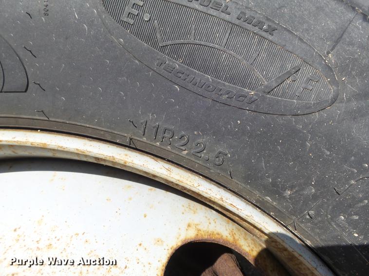 image for item DC7438 2000 International 4900 flatbed truck