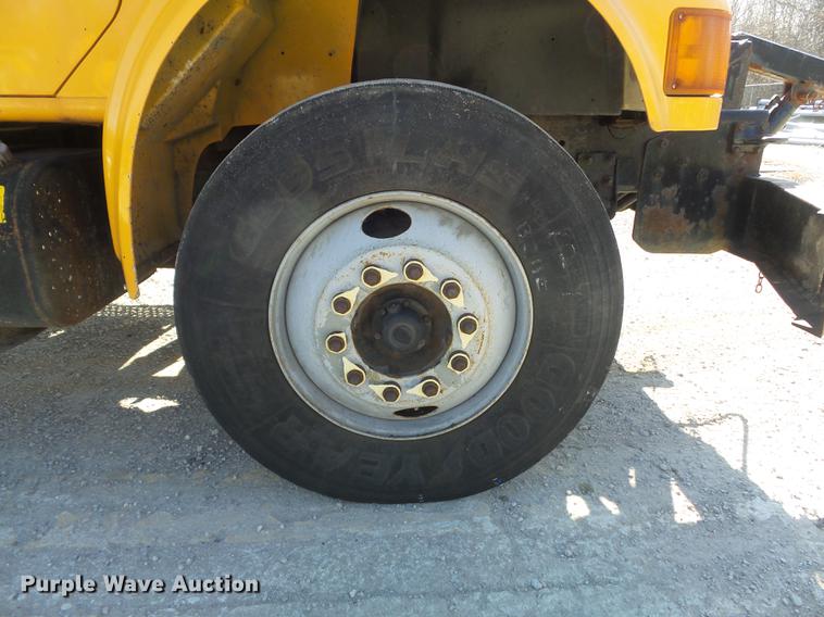 image for item DC7438 2000 International 4900 flatbed truck