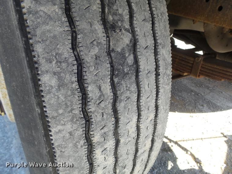 image for item DC7438 2000 International 4900 flatbed truck