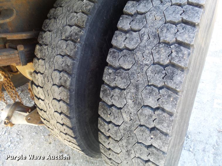 image for item DC7438 2000 International 4900 flatbed truck