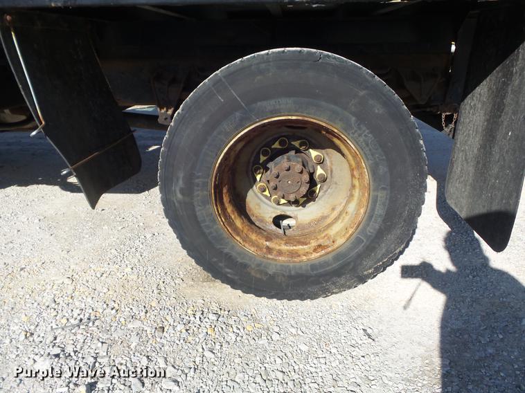 image for item DC7438 2000 International 4900 flatbed truck