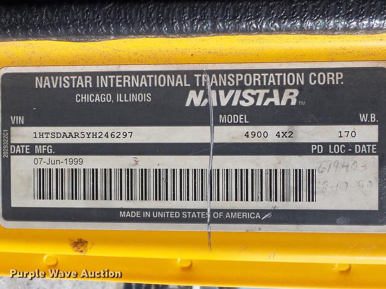 image for item DC7438 2000 International 4900 flatbed truck