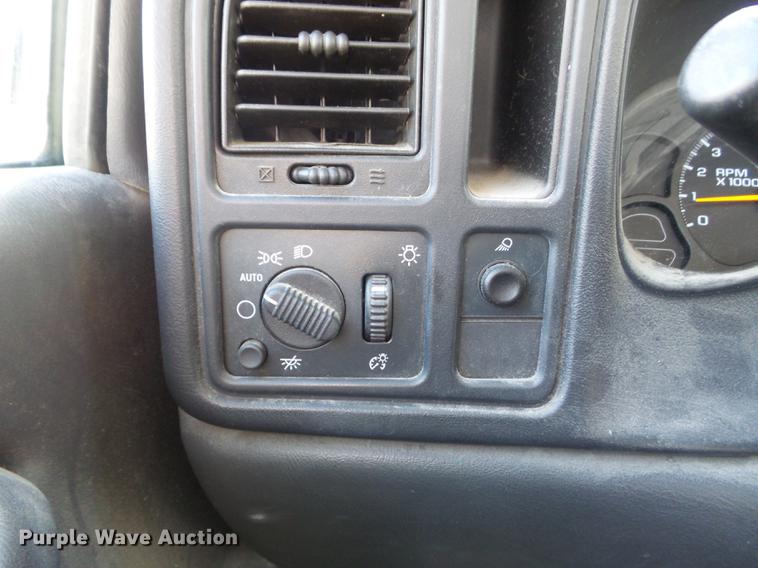 image for item DC7440 2005 Chevrolet Silverado 1500 pickup truck