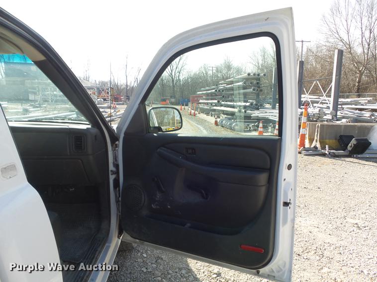 image for item DC7440 2005 Chevrolet Silverado 1500 pickup truck