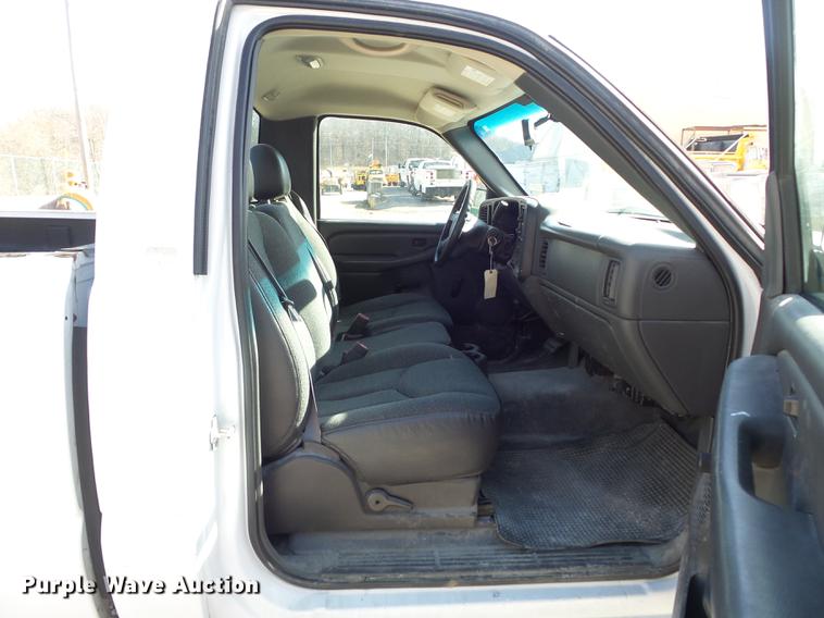 image for item DC7440 2005 Chevrolet Silverado 1500 pickup truck