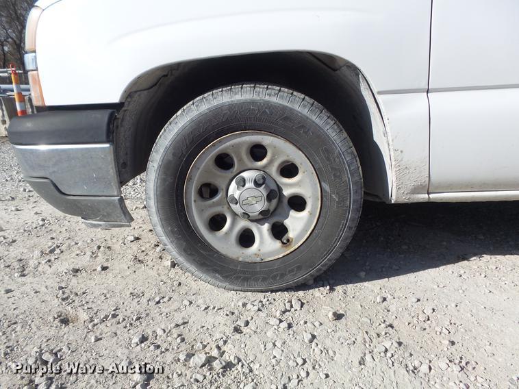 image for item DC7440 2005 Chevrolet Silverado 1500 pickup truck