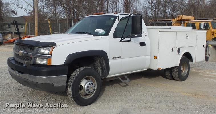 image for item DC7442 2004 Chevrolet Silverado 3500 utility bed pickup truck