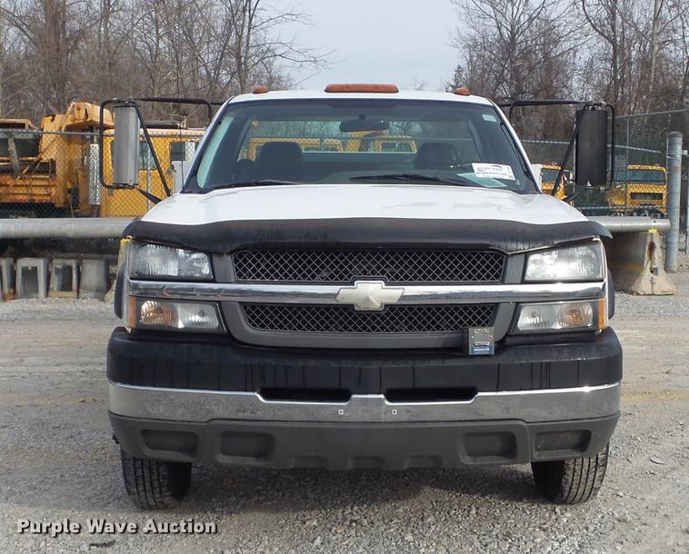 image for item DC7442 2004 Chevrolet Silverado 3500 utility bed pickup truck