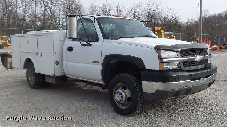 image for item DC7442 2004 Chevrolet Silverado 3500 utility bed pickup truck