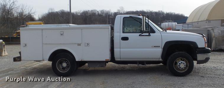image for item DC7442 2004 Chevrolet Silverado 3500 utility bed pickup truck