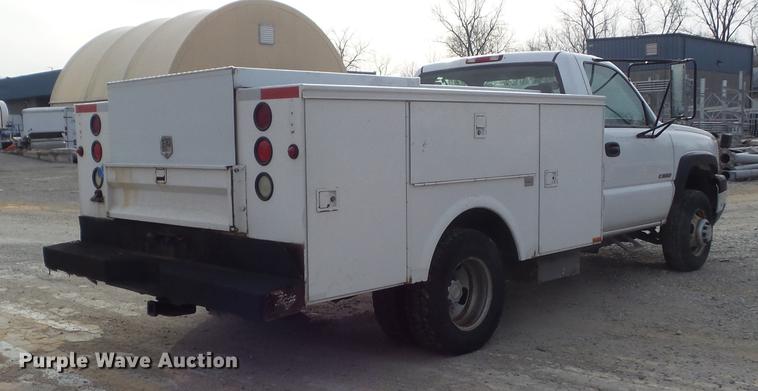 image for item DC7442 2004 Chevrolet Silverado 3500 utility bed pickup truck