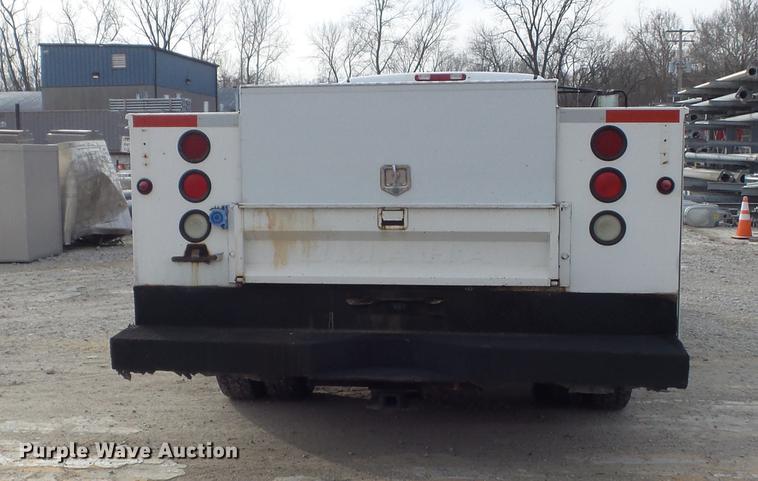 image for item DC7442 2004 Chevrolet Silverado 3500 utility bed pickup truck